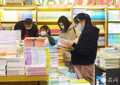 疫情封閉52天后圖書城探訪 教輔書首日熱銷成焦點