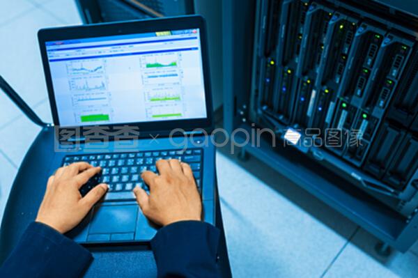 數(shù)據(jù)中心機(jī)房中的服務(wù)器固定與網(wǎng)絡(luò)系統(tǒng)技術(shù)服務(wù)