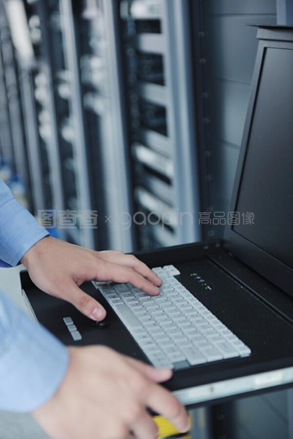 數(shù)據(jù)中心里的青春守護(hù)者 記年輕IT工程師的技術(shù)服務(wù)使命